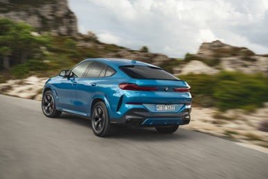 BMW X4 SUV bleu