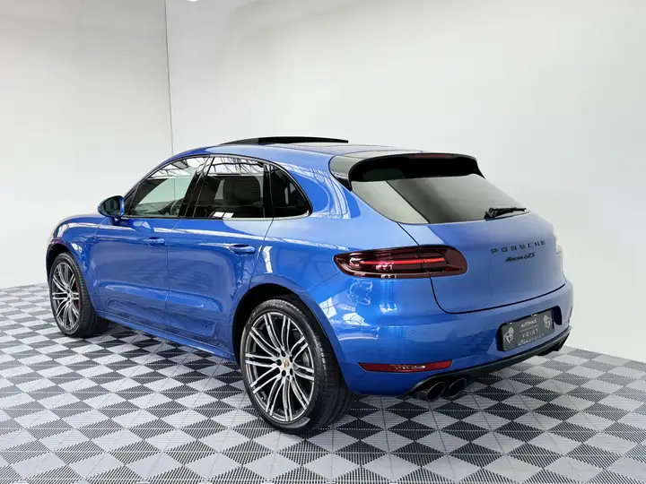 Porsche Macan Import bleu