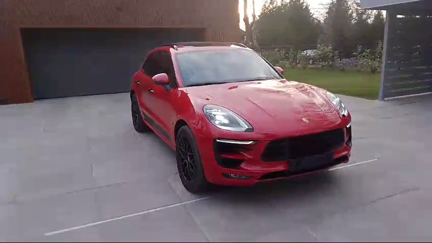 Porsche Macan GTS Import rouge