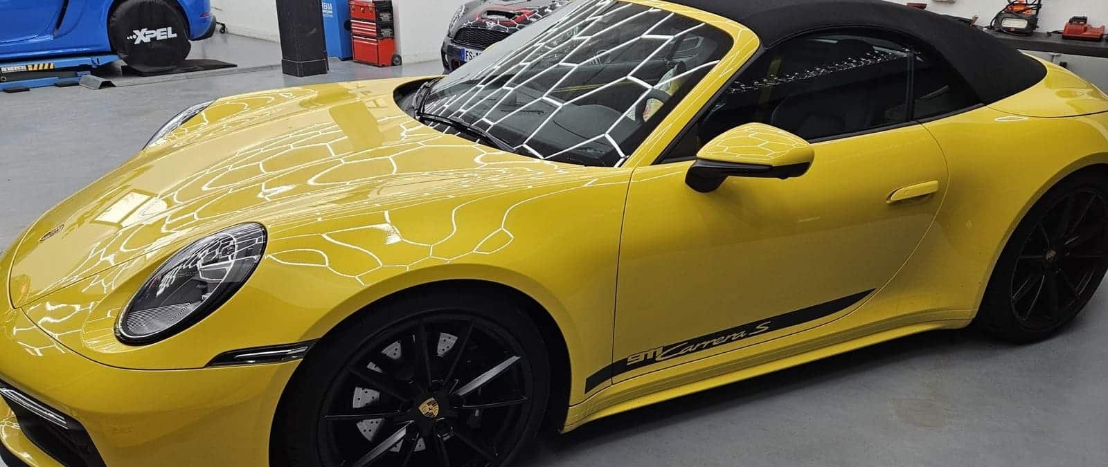 Porsche 911 de type 992 phase 1 S délivrant 450ch boite PDK Jaune racing en importation Allemagne