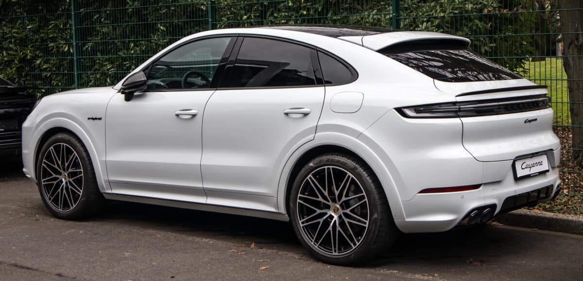 Porsche Cayenne e-hybrid coupe 2020-2024 blanc en Allemagne