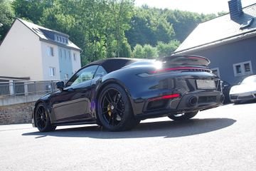 Porsche 911 type 992 phase 1 Turbo S CAB PDK de 2020 Noire intérieur cuir en Importation Allemagne