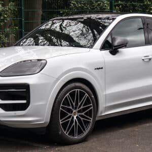 Porsche Cayenne e-hybrid coupé 2020-2024 blanc en Allemagne