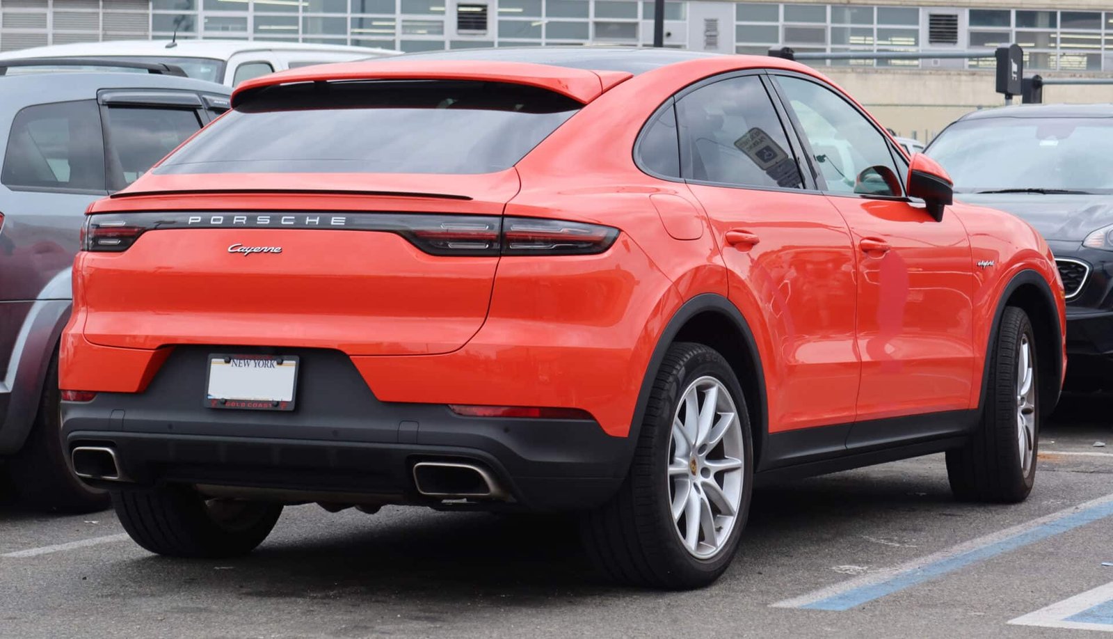 Porsche Cayenne Coupe couleur rouge en Allemagne