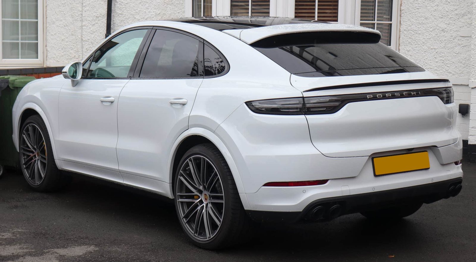 Porsche Cayenne Coupe couleur blanche AR en Allemagne