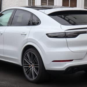 Porsche Cayenne Coupe couleur blanche AR en Allemagne