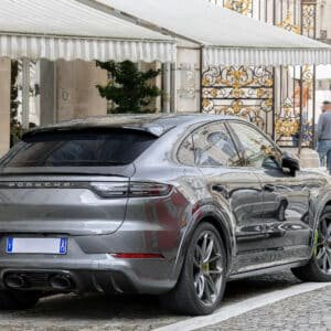 Porsche Cayenne e-hybrid coupé 2020-2024 gris en Allemagne