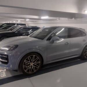 Porsche Cayenne e-hybrid coupé 2020-2024 gris clair en Allemagne