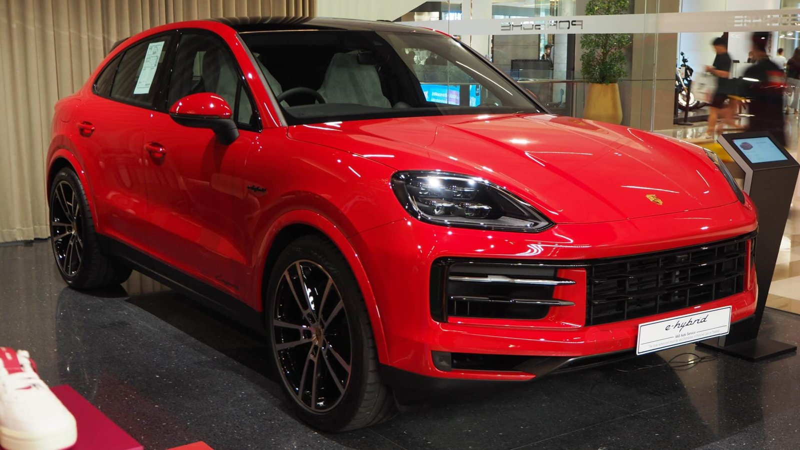 Porsche Cayenne e-hybrid coupé 2020-2024 rouge en Import