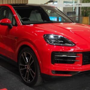 Porsche Cayenne e-hybrid coupé 2020-2024 rouge en Import