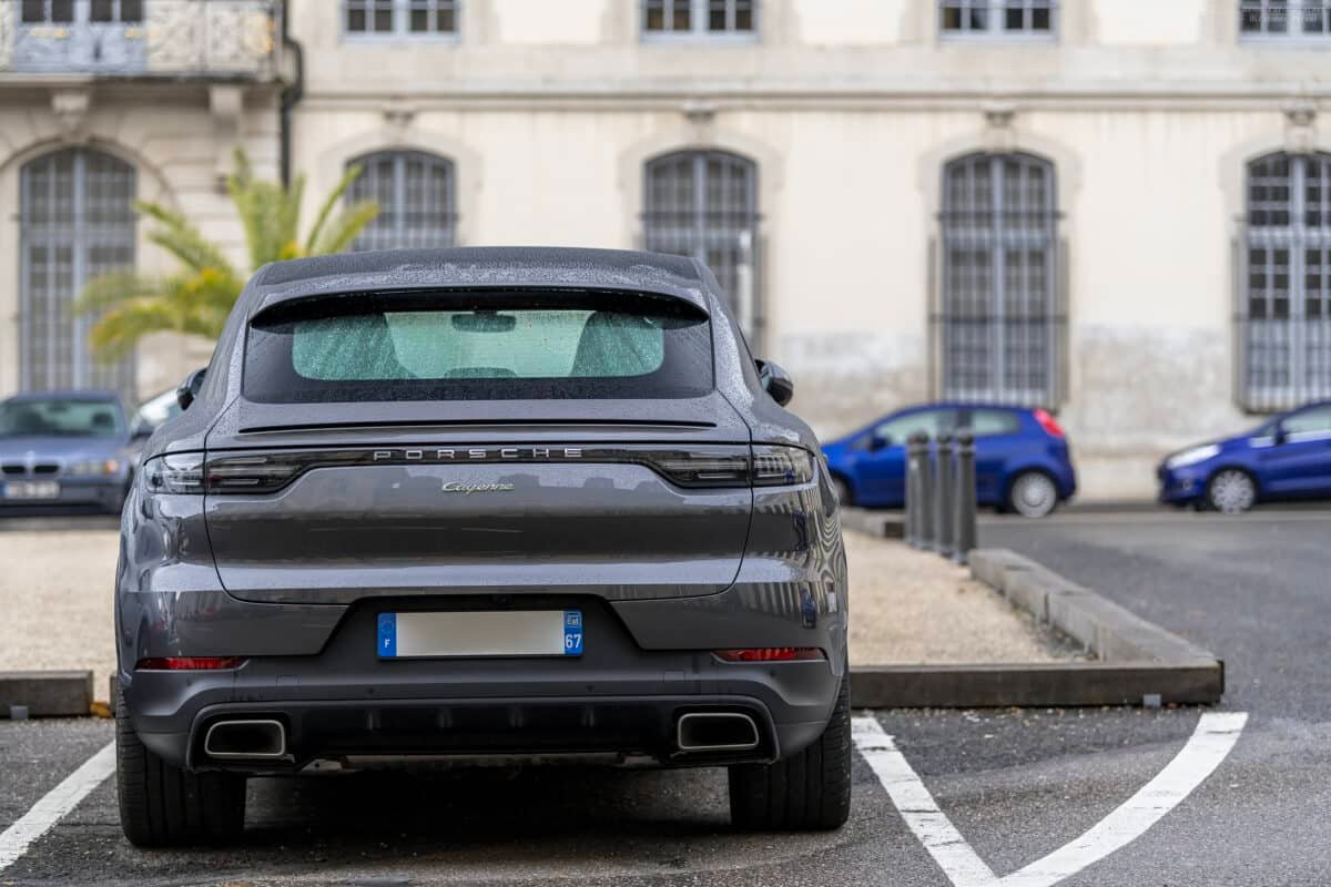 Porsche Cayenne e-hybrid 2020-2024 noir AR en Allemagne