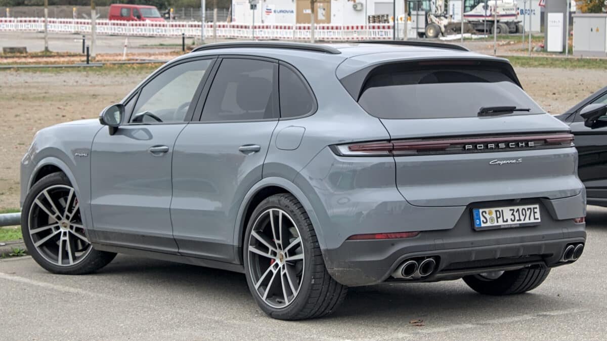 Porsche Cayenne e-hybrid 2020-2024 gris bleu en Allemagne
