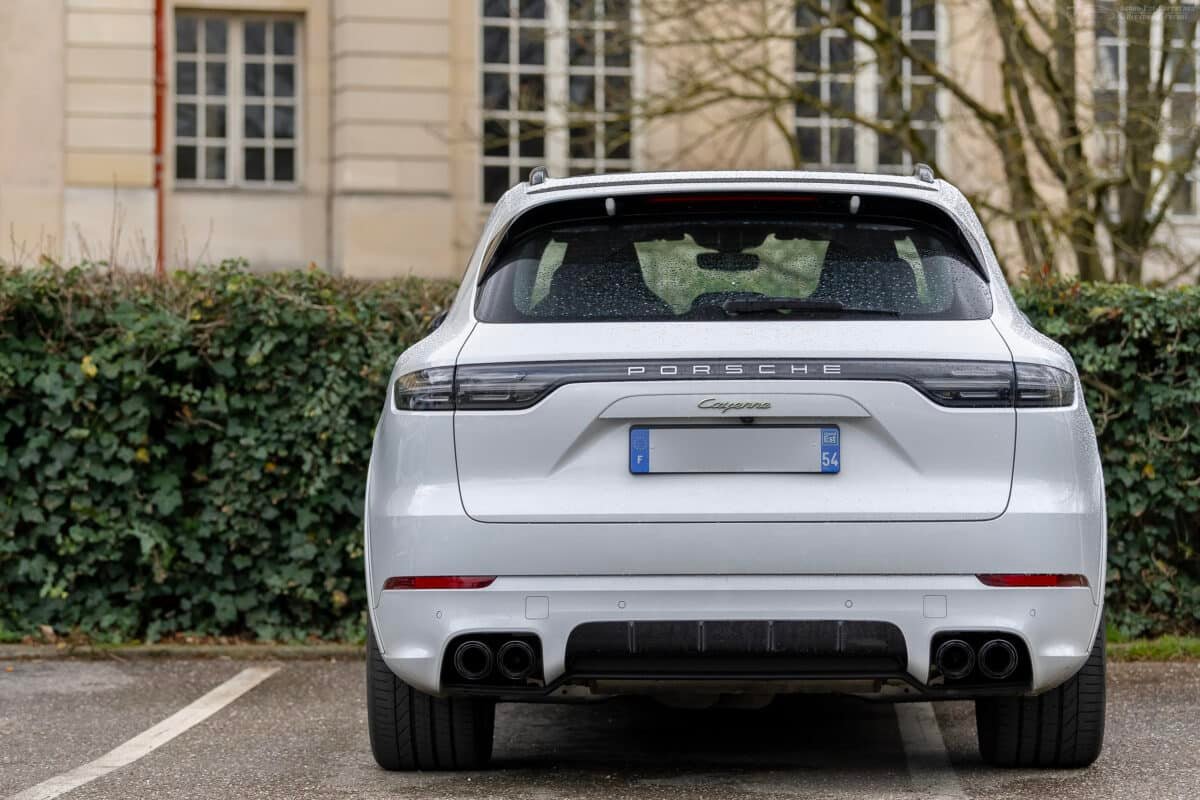Porsche Cayenne e-hybrid 2020-2024 blanc en Allemagne