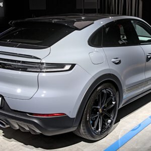 Porsche Cayenne Turbo S hybride blanc de profil