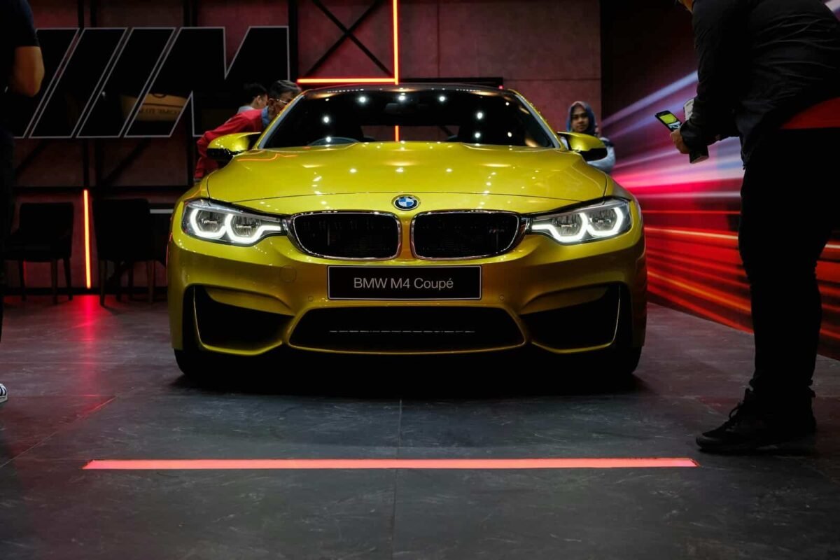BMW M4 occasion en Allemagne couleur jaune doré