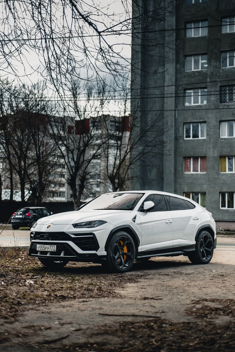 Lamborghini Urus couleur blanc en importation