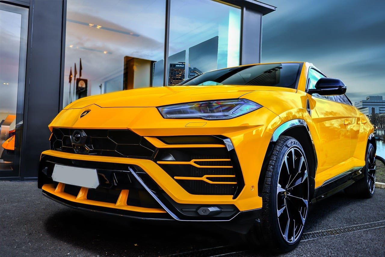 Lamborghini Urus couleur jaune import