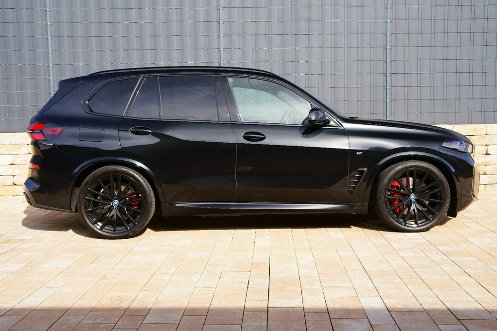 BMW X5 5.0e Hybride rechargeable Msport Xdrive Noir total jantes noires en Allemagne