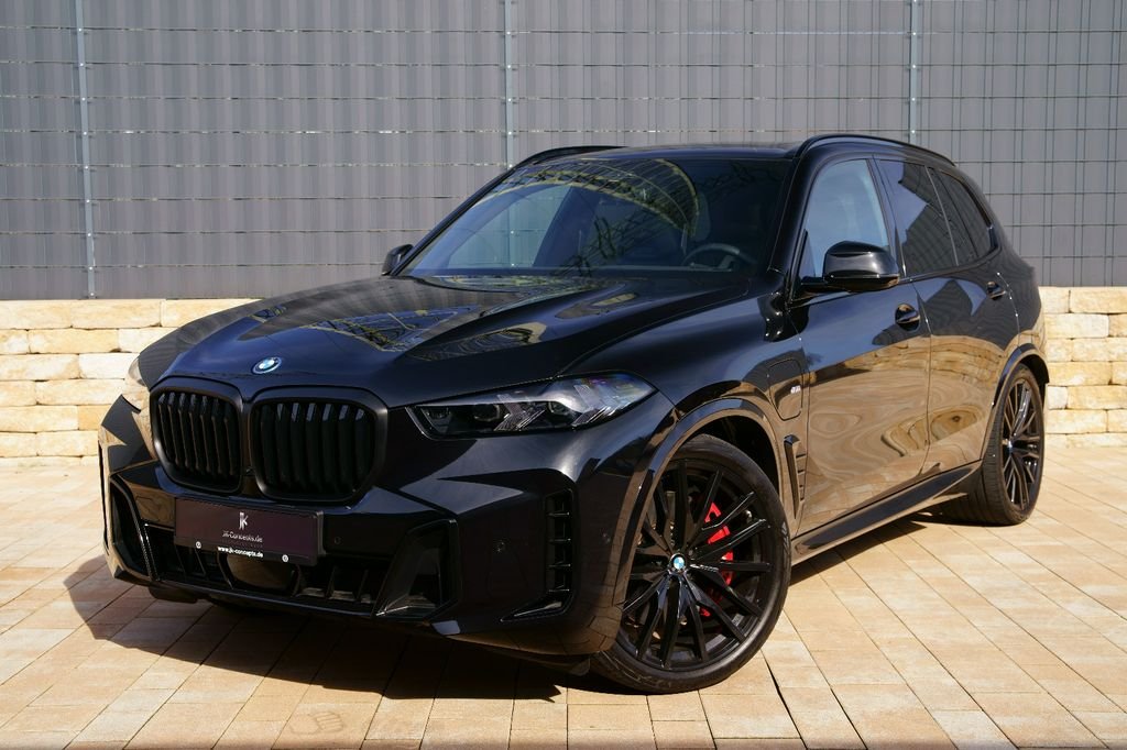 BMW X5 5.0e Hybride rechargeable Msport Xdrive Noir total jantes noires en Allemagne