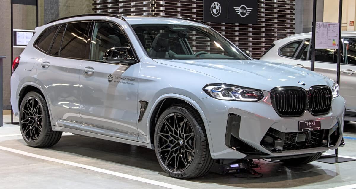 BMW X3 jantes noires couleur blanc glacier