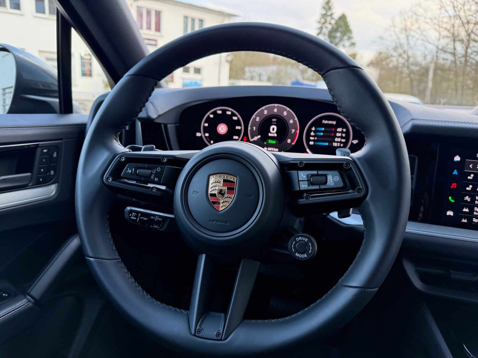 Porsche Cayenne e-hybrid Coupé gris quartz intérieur cuir Import Allemagne