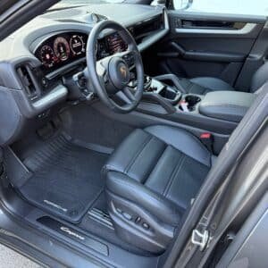 Porsche Cayenne e-hybrid Coupé gris quartz intérieur cuir Import Allemagne