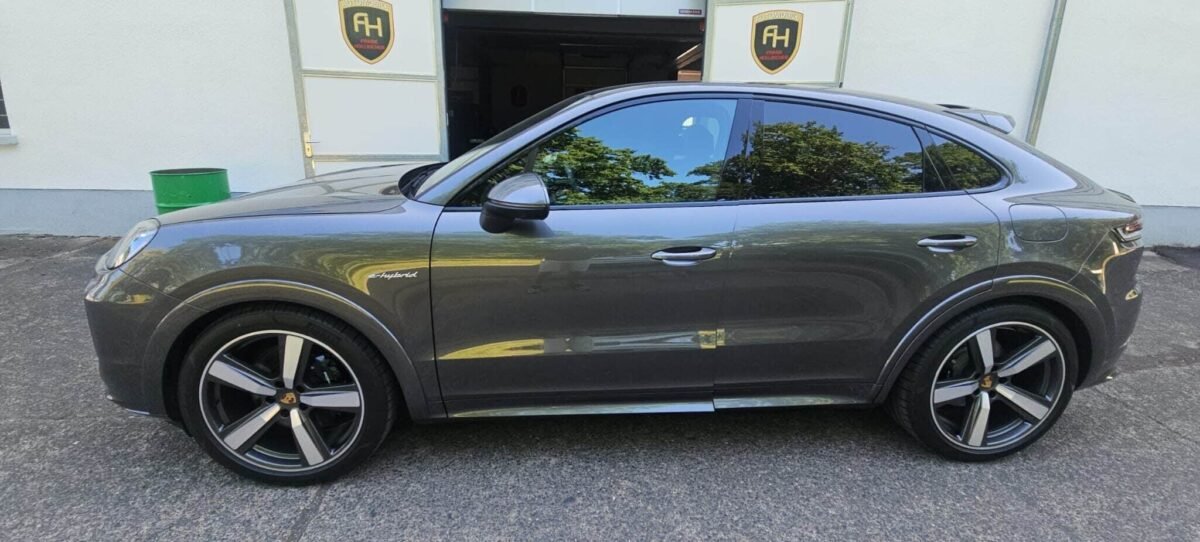 Porsche Cayenne e-hybrid Coupé gris quartz intérieur cuir Import Allemagne