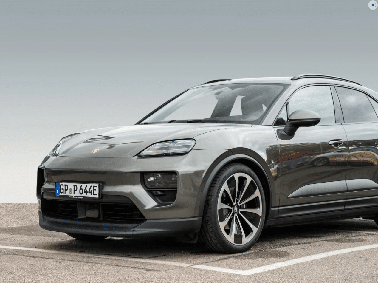 Porsche Macan électrique 2024 EV couleur vert aventurine Importation Allemagne