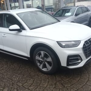Audi Q5 Sportback 50 TFSIe Hybride Quattro Advanced de couleur blanche et très bien équipé importé d'Allemagne