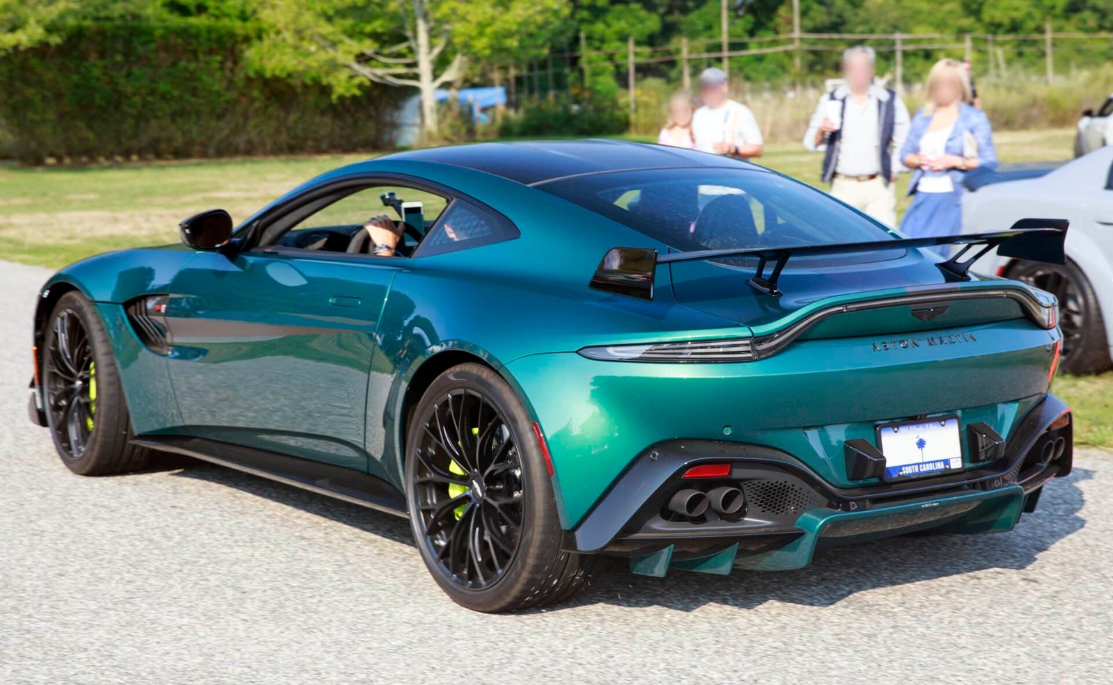 Aston Martin Vantage édition F1 couleur verte face AR