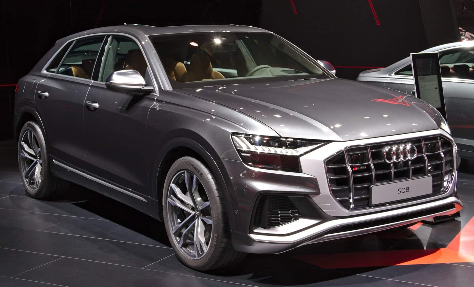 SUV Premium Audi SQ8 gris face AV