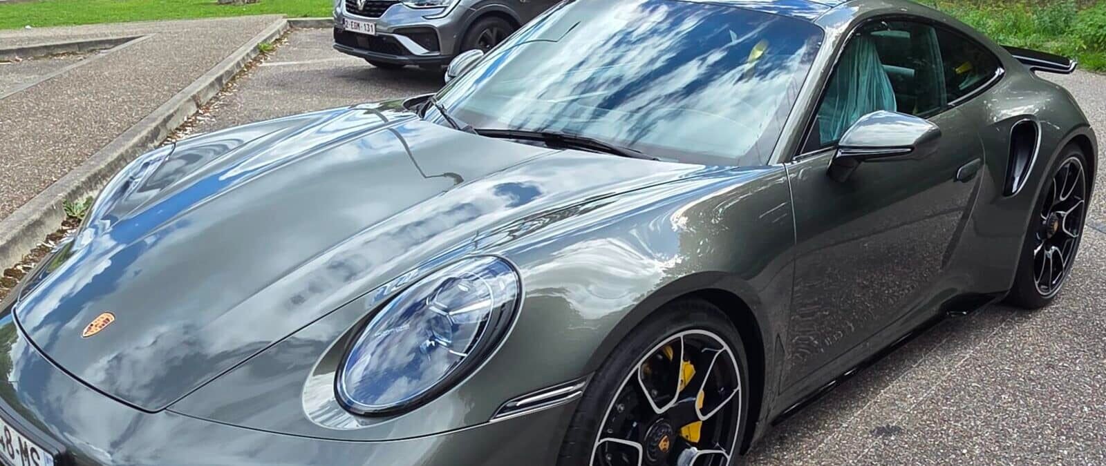 Porsche 911 992.1 650ch 2023 vert aventurine intérieur cuir surpiqures jaunes Import Allemagne