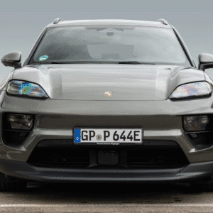 Porsche Macan 4 électrique 2024 vert aventurine intérieur cuir noir full options