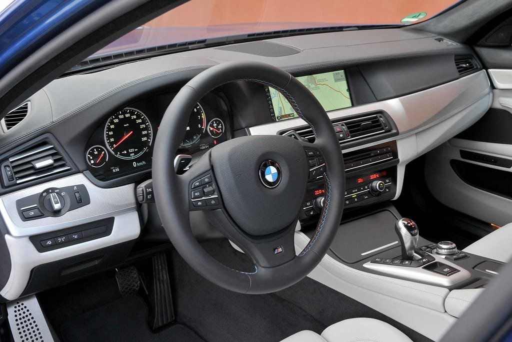 BMW M5 Allemagne Vue intérieur cuir gris