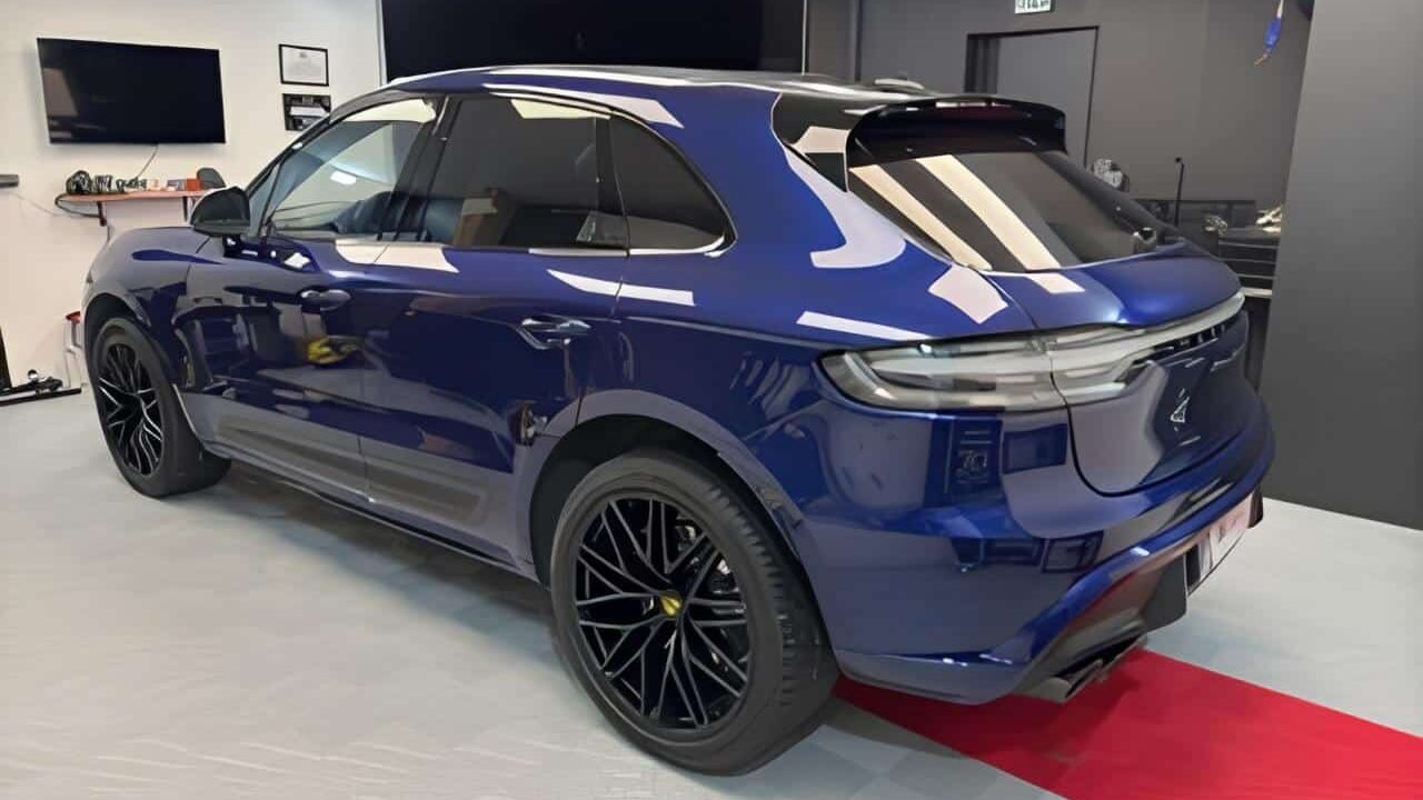 Porsche Macan GTS 440ch bleu gentiane Importation Porsche Suède Mandataire auto