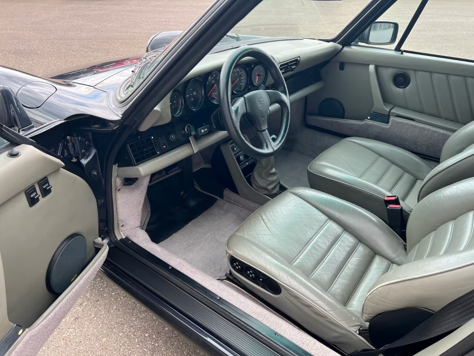 Porsche 930 Turbo Intérieur full cuir vert clair