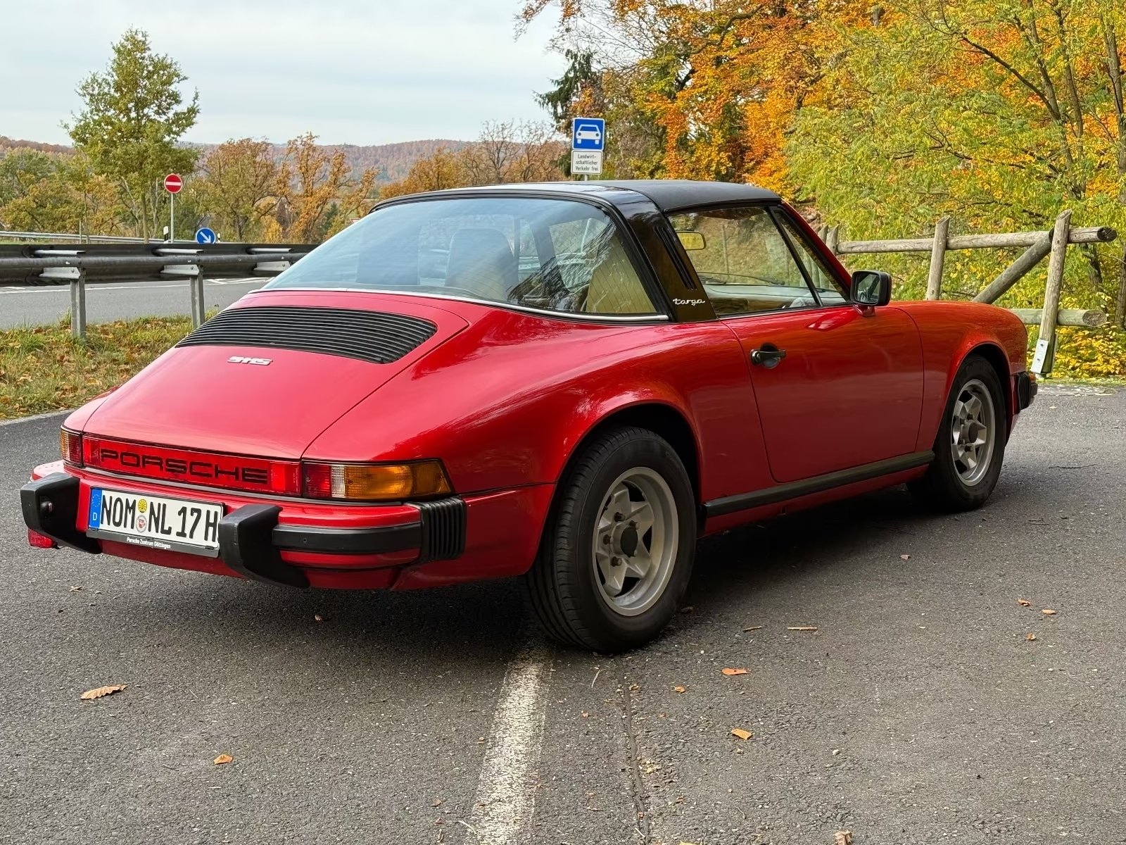 Porsche 930 Turbo Targa rouge jantes blanches Allemagne