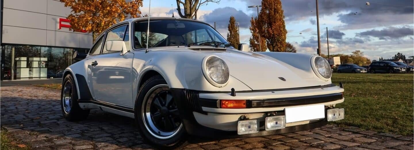 Porsche 930 Turbo blanche jantes noires