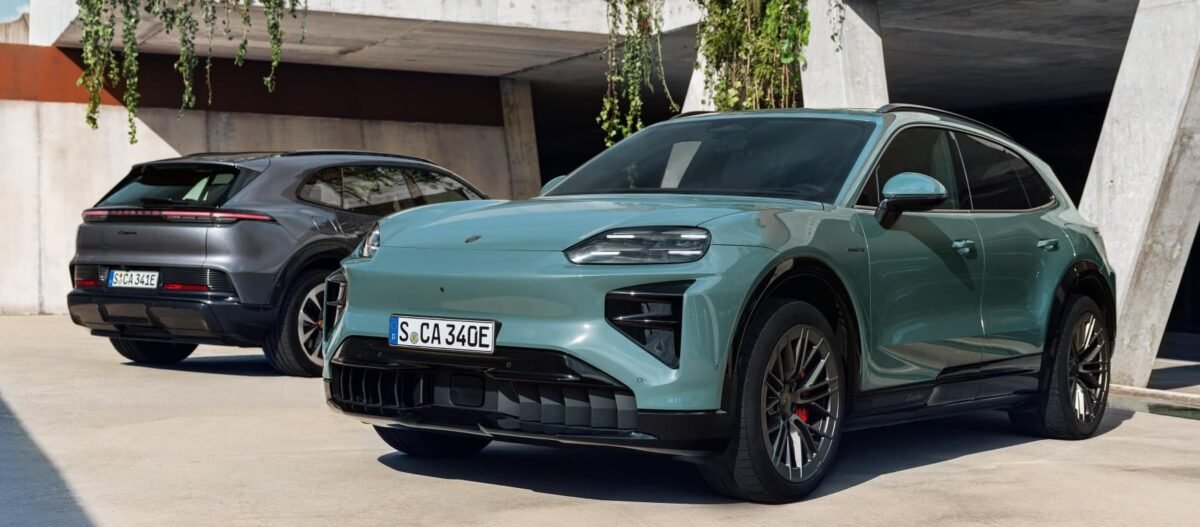 Porsche Cayenne électrique bleu et noir