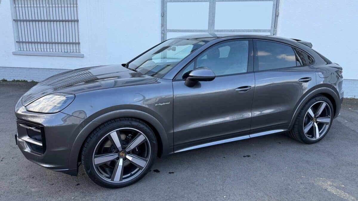 Porsche Cayenne e-hybrid Coupé gris quartz intérieur cuir Import Allemagne