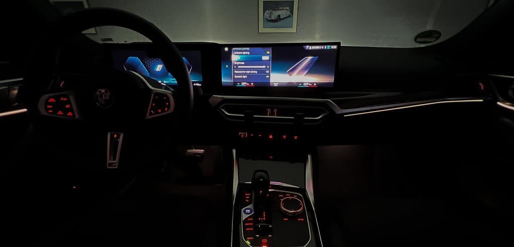 BMW I4 occasion Allemagne tableau de bord de nuit