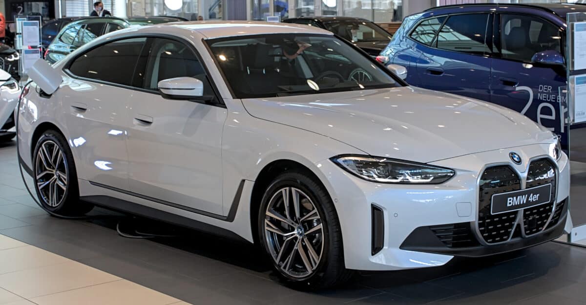 BMW I4 occasion Allemagne blanche vue profil droit