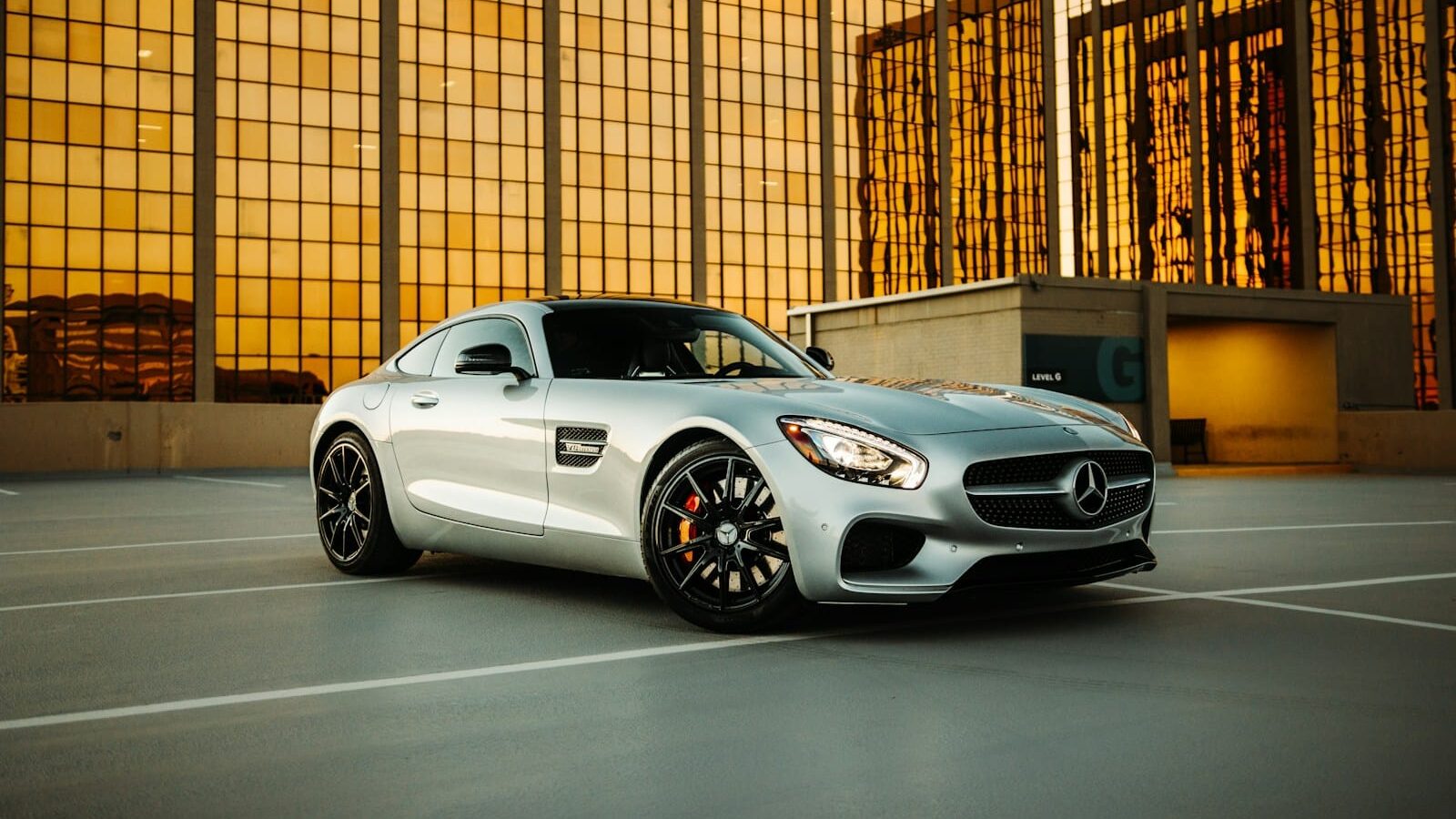 Mercedes AMG Mandataire Allemagne en gris clair