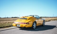 Porsche 911 964 speedster jaune racing capote ouverte