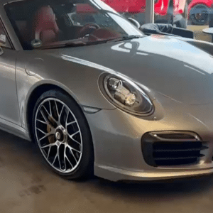 Porsche 911 type 991.1 Turbo S gris argent intérieur cuir rouge en Import Allemagne